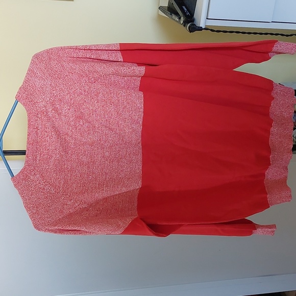 Men's 2 tone red sweater - Picture 2 of 4